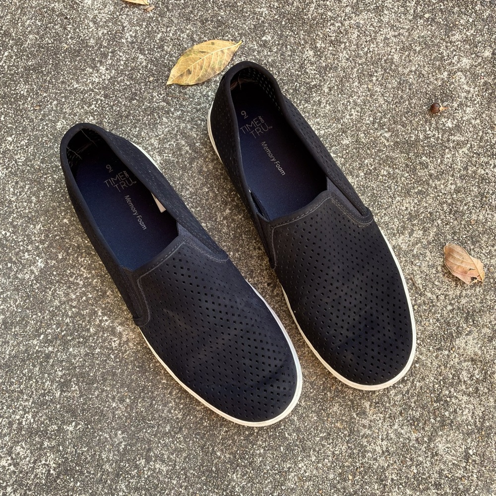 Women’s black suede flats 9